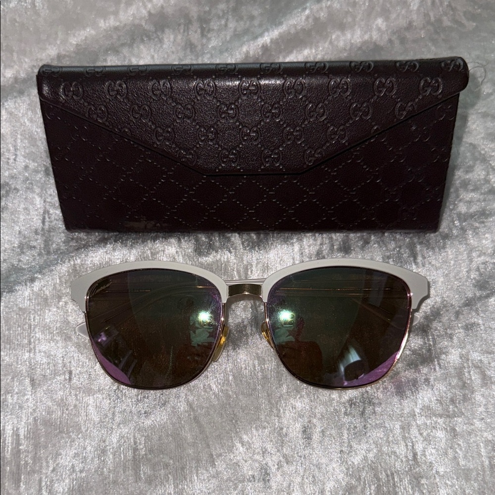 Gucci Women's white Sunglasses